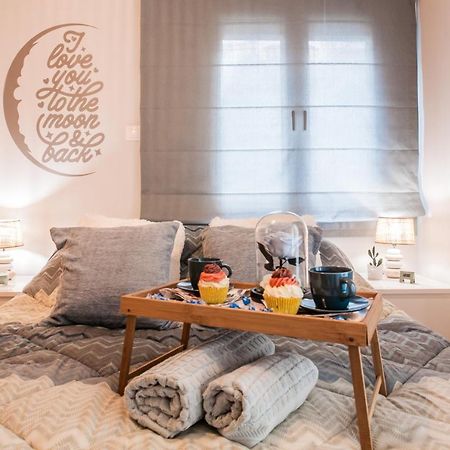 Luxury Seaside Apartment Next To Starbucks Opossite The Beach Park Of Flisvos Афіни Екстер'єр фото